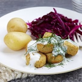 Kalapyörykät tilli- tai kananmunakastikkeessa, Norja