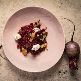 Punajuurisalaatti & suolakurkkukreemi