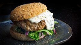 Lammasburgeri Bagdad ja Jajeekmajoneesia Lammasburgeri Bagdad ja Jajeekmajoneesia