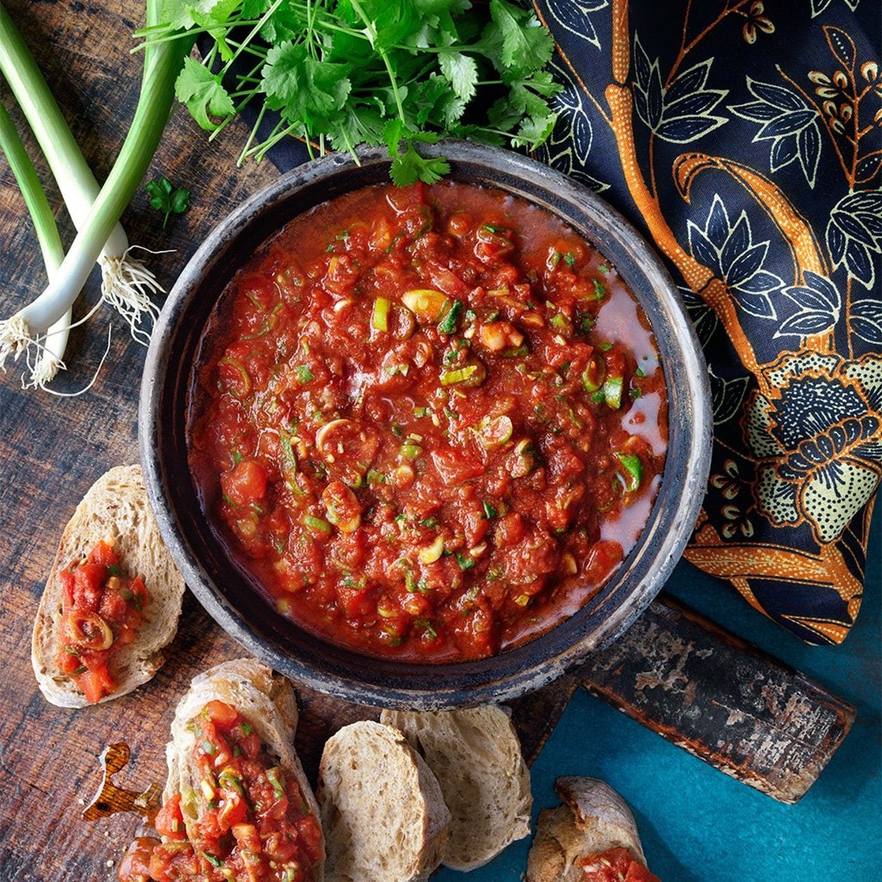 Lasary Voatabia – sipuli-tomaattisalsa – - Resepti