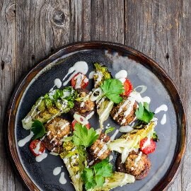 Täytettyjä herkkusieniä Za'atar ja arabisalaattia Täytettyjä herkkusieniä Za'atar ja arabisalaattia