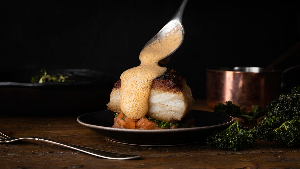 Maille Bistro -turskaa, chorizoa, linssejä ja mausteinen vaahto. Maille Bistro -turskaa, chorizoa, linssejä ja mausteinen vaahto.