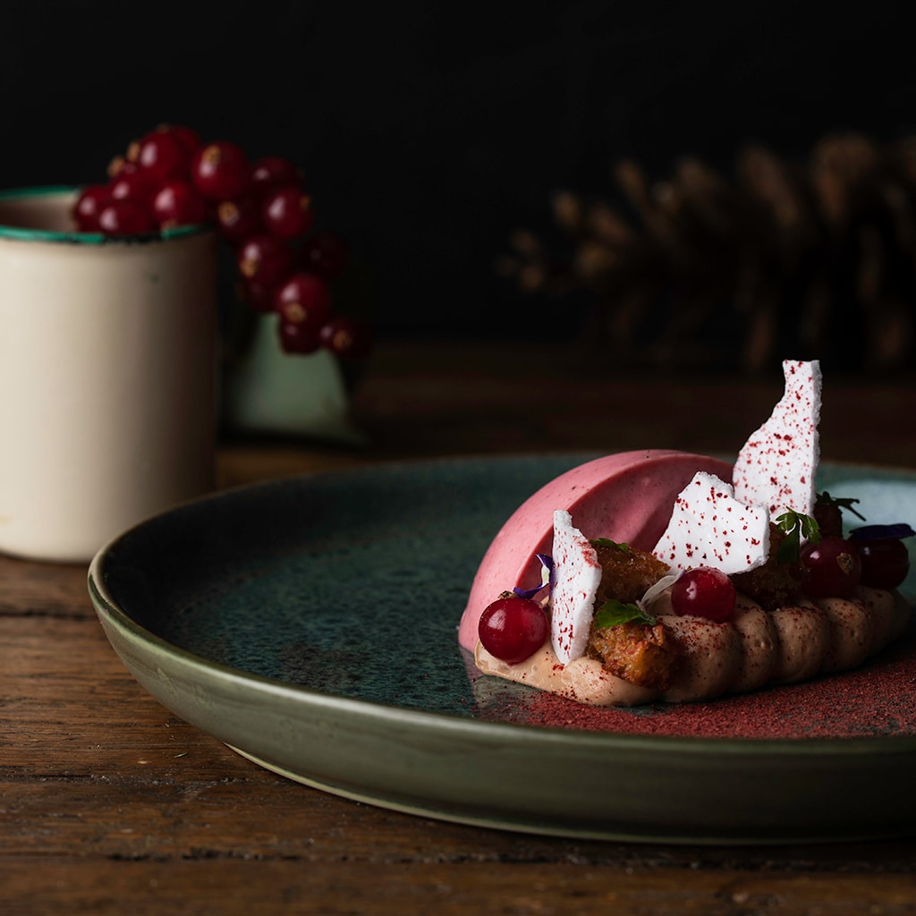 Maille Bistro Punaherukka parfait, maitosuklaata ja suolaista briossia