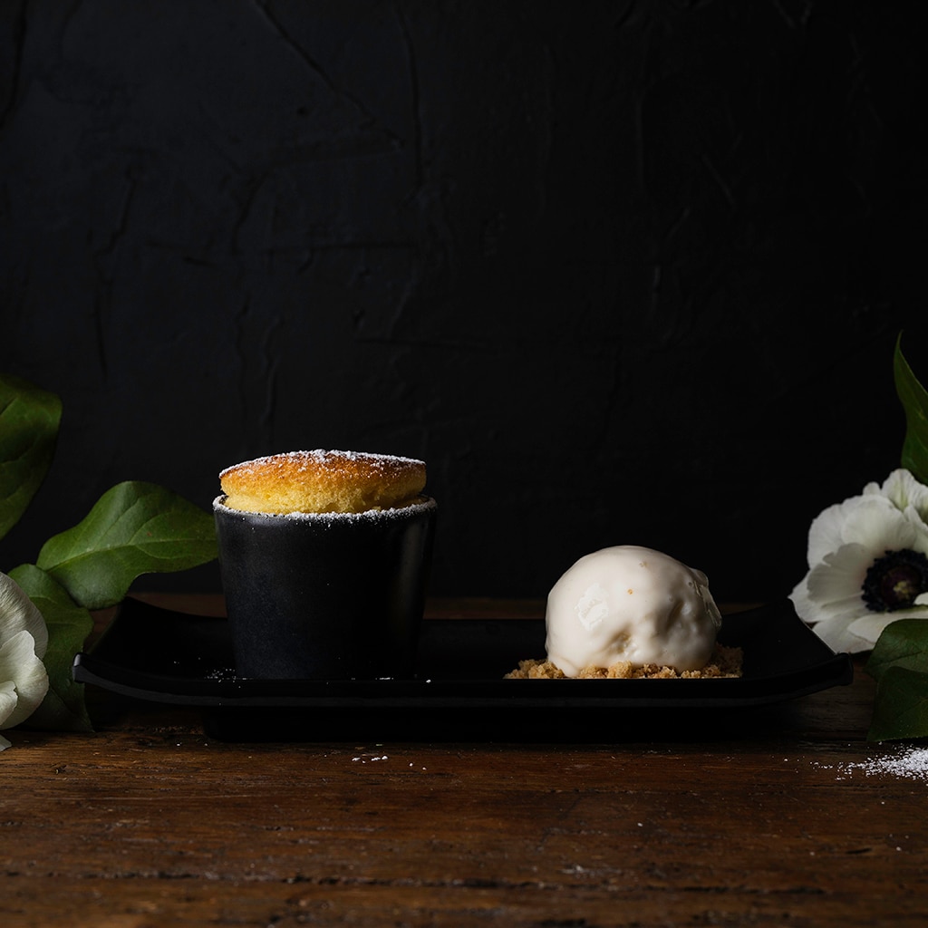 Maille Bistro Passion kohokas, mantelikrumble ja jäätelöä