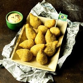Coxinhas Brazil, rapeaa perunaa ja revittyä kanaa Coxinhas Brazil, rapeaa perunaa ja revittyä kanaa