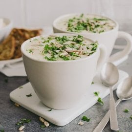 Pehmeä kukkakaali-valkosipulikeitto Pehmeä kukkakaali-valkosipulikeitto
