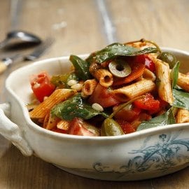 Basilika-pastasalaatti Basilika-pastasalaatti