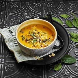 Thaimaalainen linssi-nuudelikeitto