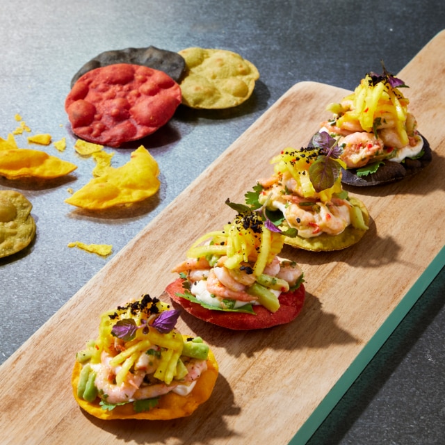Pienet katkarapu-tostadat limemajoneesilla Pienet katkarapu-tostadat limemajoneesilla