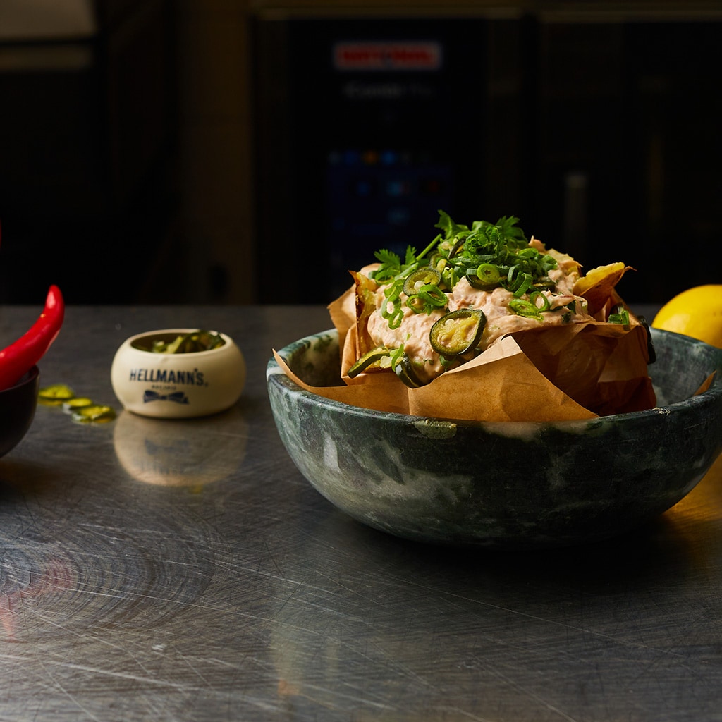 Mausteisella tonnikalatäytteellä täytetty uuniperuna Mausteisella tonnikalatäytteellä täytetty uuniperuna