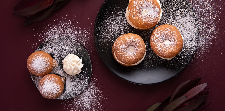 Mini Doughnuts with Cardamom and Fluffy Almond Whip – - Resepti
