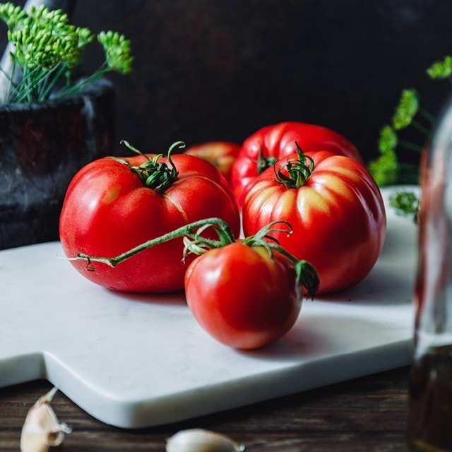 Herkuttele tomaateilla, mutta pohdi hetki väriä