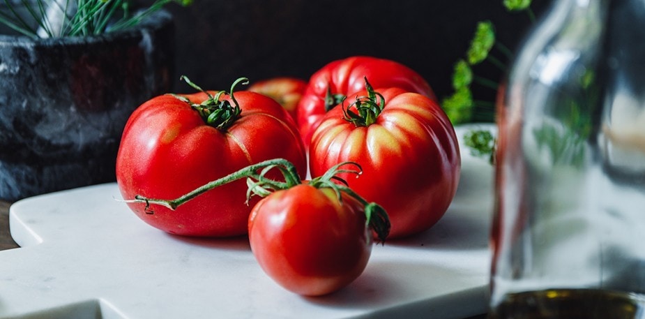 Herkuttele tomaateilla, mutta pohdi hetki väriä